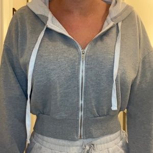 Gray cropped sweatshirt